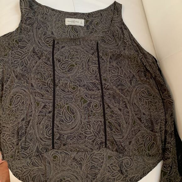 Abercrombie & Fitch Bell bottom sleeves,   off - the - shoulder blouse. Size S. - Picture 3 of 8